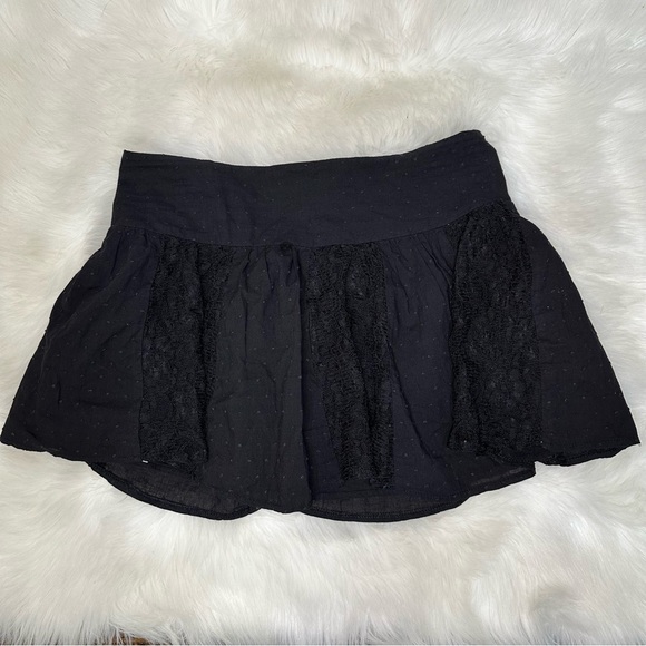 Y2K Mini Skirt with ruffles - Picture 2 of 7